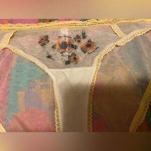 Uye Surana Yellow Sunflower and Bee Lace Trim Floral Panties 2X/3X NWT